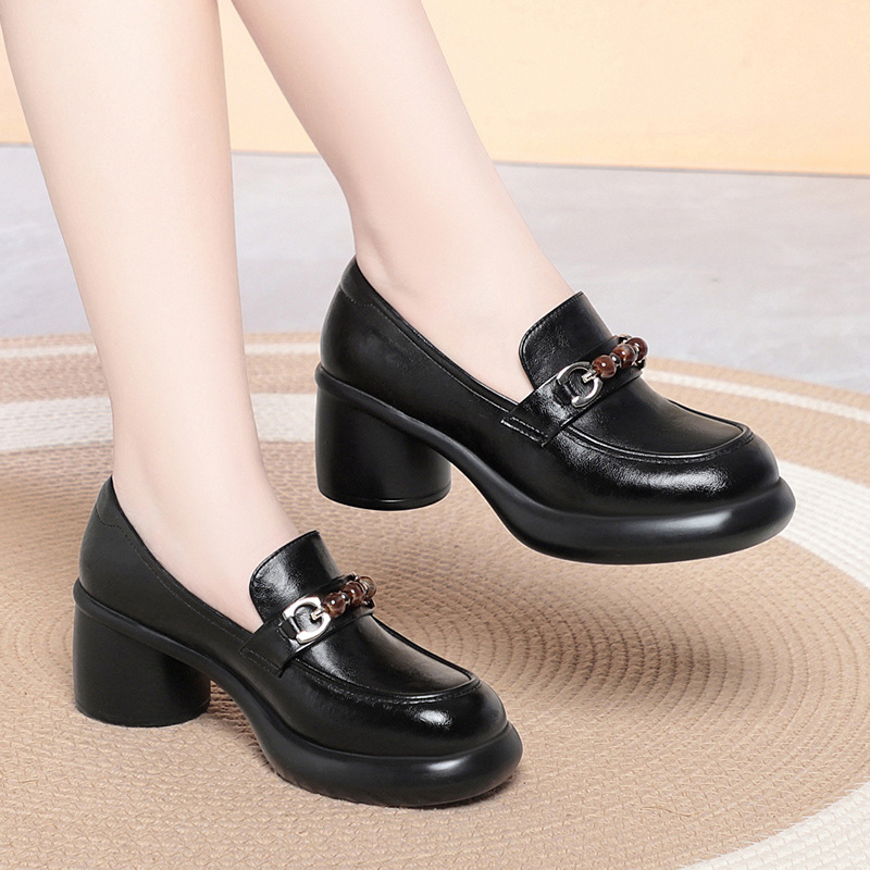 女性用チャンキーヒールローファー、ビーズとメタルバックル付き - Leather Work Flats Women のレビューと価格