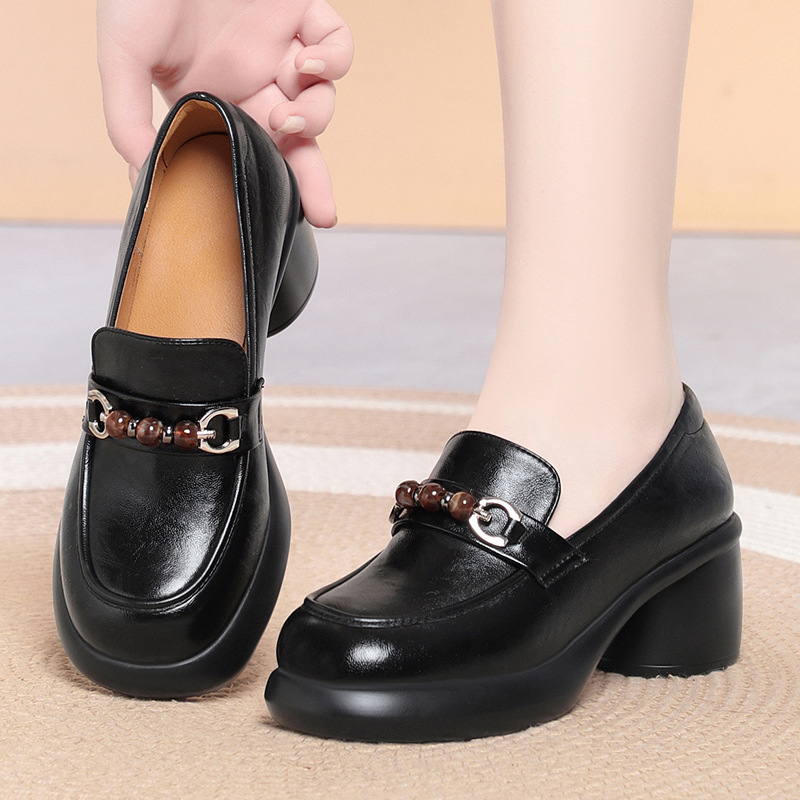 女性用チャンキーヒールローファー、ビーズとメタルバックル付き - Leather Work Flats Women のレビューと価格