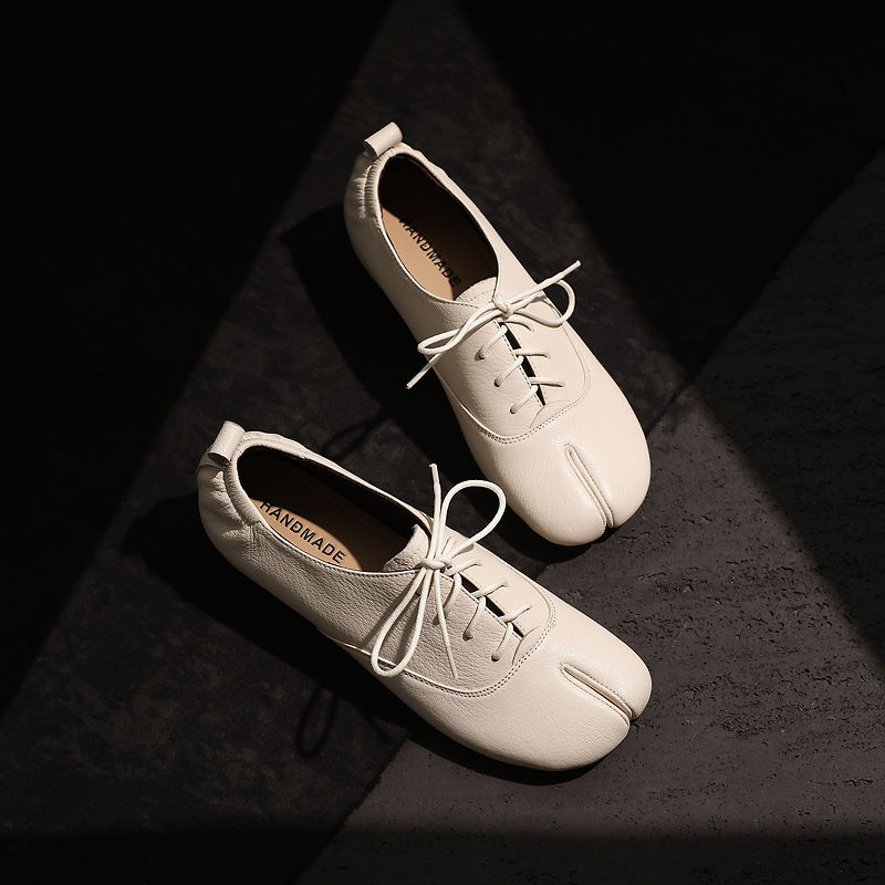本革羊皮タビシューズ、スプリットトゥレースアップフラットレデ - Leather Work Flats Women のレビューと価格