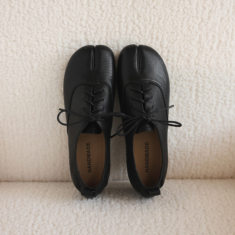 本革羊皮タビシューズ、スプリットトゥレースアップフラットレデ - Leather Work Flats Women のレビューと価格